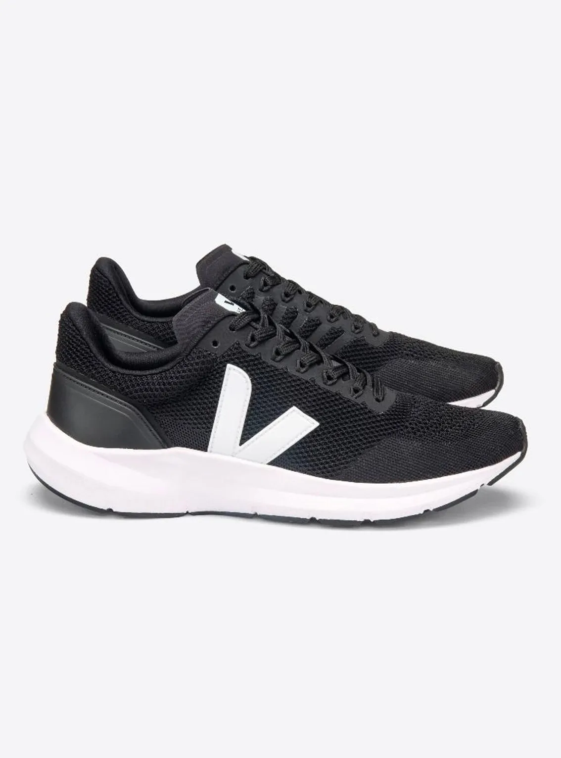 Marlin V-Knit Black White Trainers